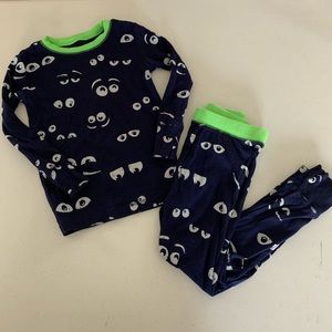 Gap kids boys size 6 glow in the dark pajamas